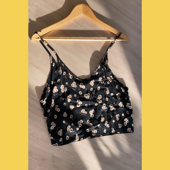 🌼flowy daisy crop tank🌼 - Picture 4 of 7